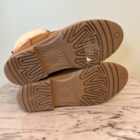 UGG Women’s Romely Heritage Lace Boots In Chestnut 8.5 - Picture 10 of 14